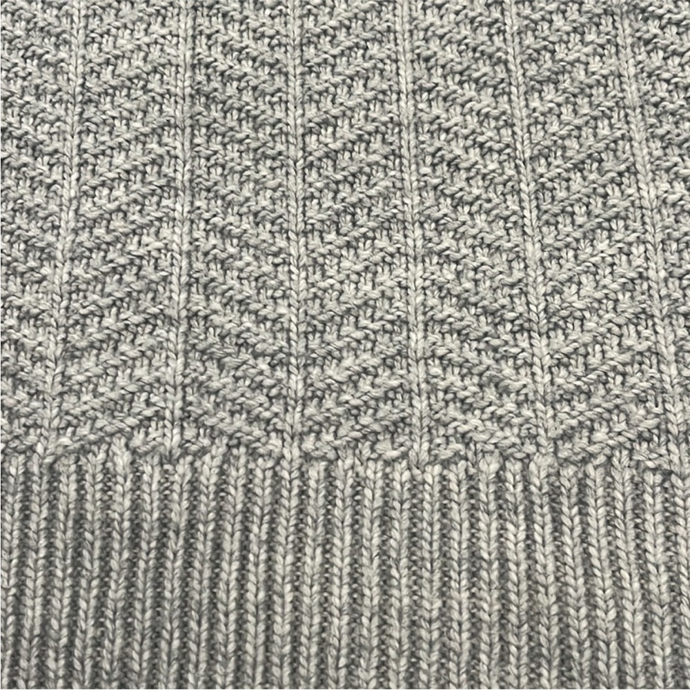 H&M Grey Chunky Knit Crew Neck Sweater Size Small Chevron Knit - Picture 8 of 11